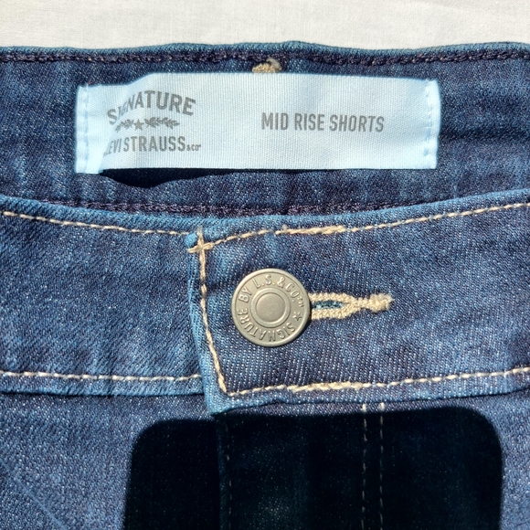 Signature Levi Strauss Mid Rise Shorts - Size 10 - Picture 5 of 10